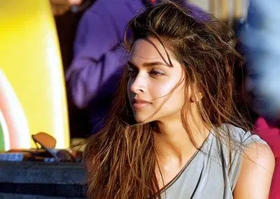 A Single’s Guide to Celebrating New Year’s Eve: Because Who Needs a Plus One?